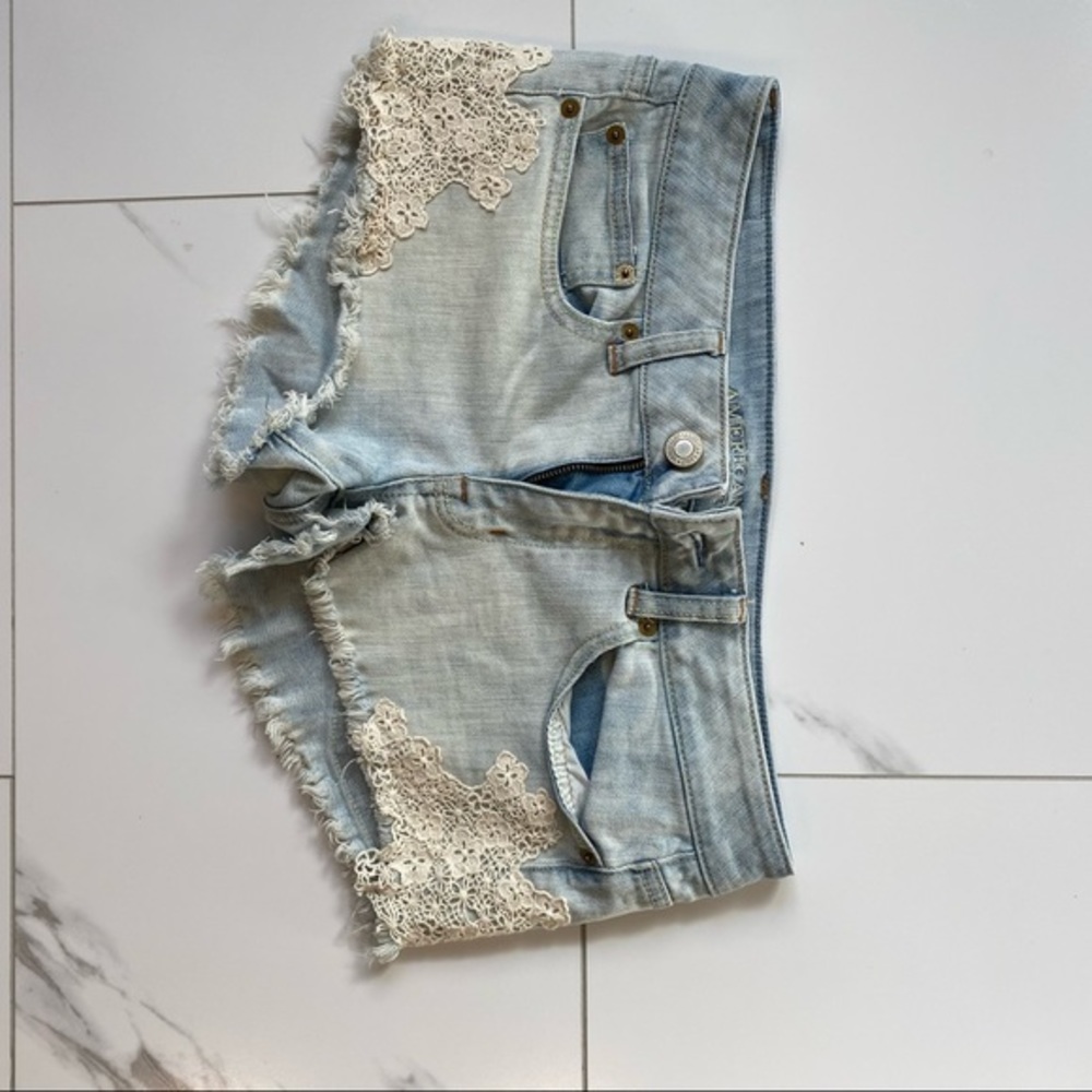 American eagle cut off floral light wash denim distressed shorts size 6